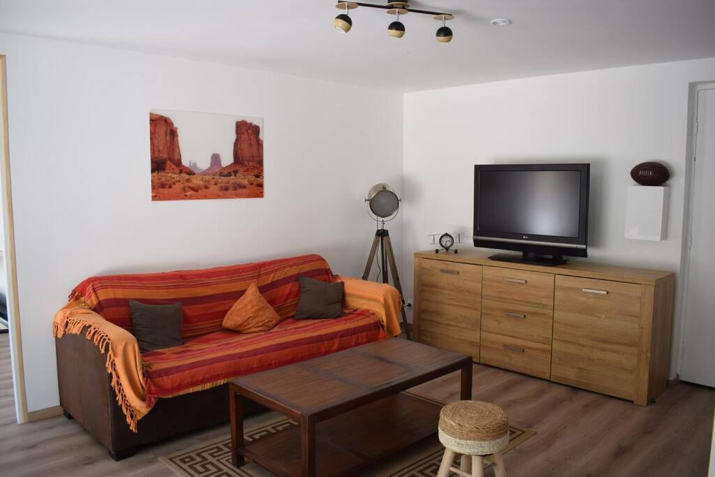 Appartement Neuf Et Independant Dans Rez-De-Villa Валлорис Экстерьер фото
