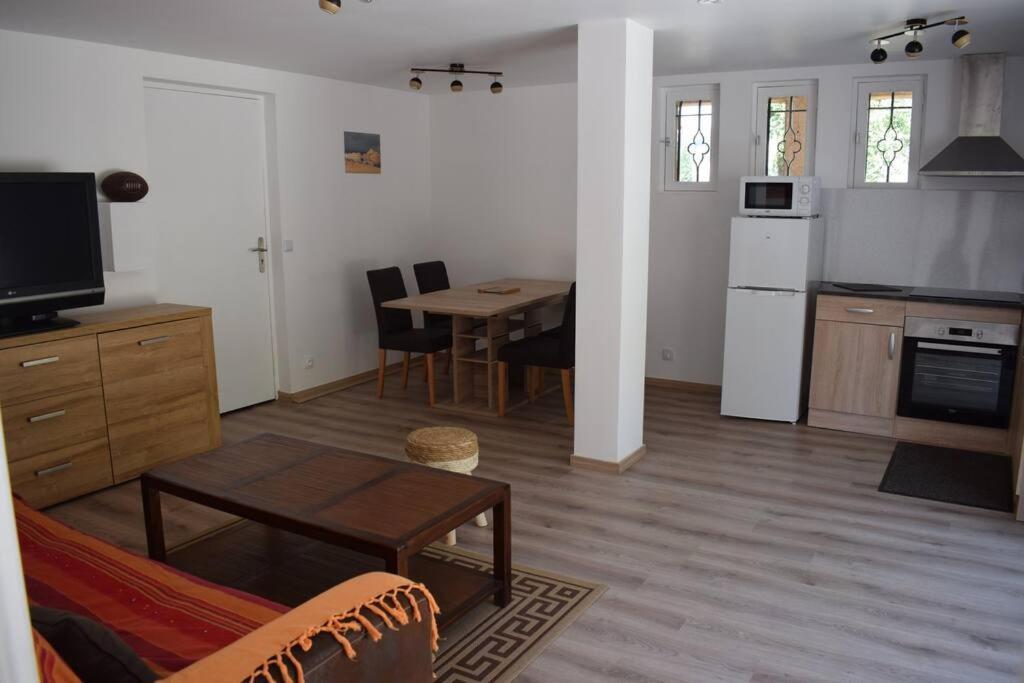 Appartement Neuf Et Independant Dans Rez-De-Villa Валлорис Экстерьер фото